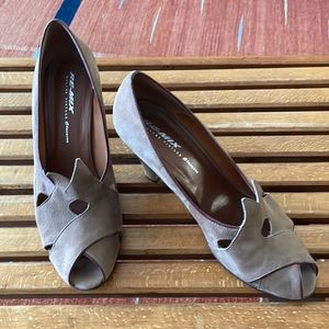 Re-Mix Vintage Shoes—Myrna Suede Heels, Size 10